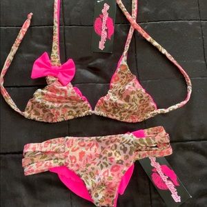Girlfriends Bikinis !!!